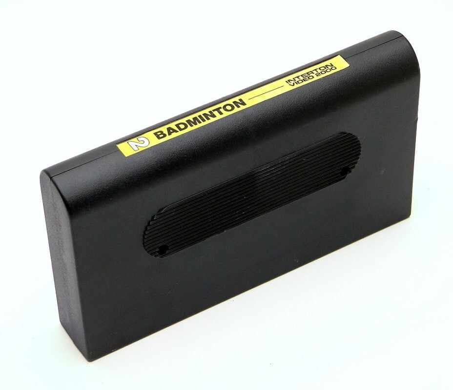 Interton Video 2000: Le Pionnier Méconnu de la Console de Jeu - Rabbits Games Interton Video 2000, consoles historiques, jeux vidéo, technologie avant-gardiste, influence du jeu, cartouche