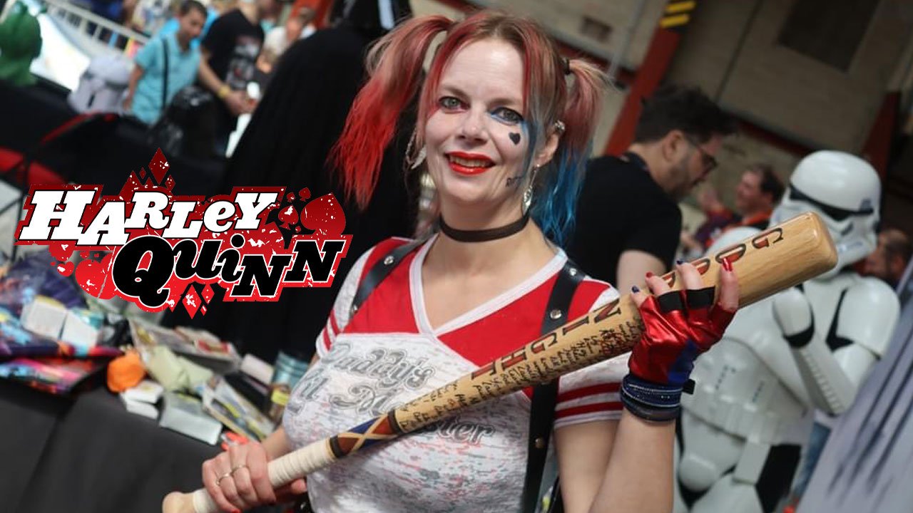 Guide Ultime pour le Cosplay de Harley Quinn 1 Cosplay Harley Quinn, Costume Harley Quinn, Maquillage Harley Quinn, Attitude Harley Quinn, Guide Cosplay Harley Quinn