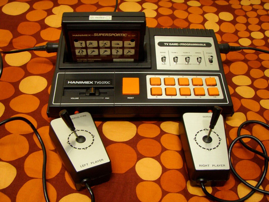 Hanimex TVG 070C : Une console de jeu vintage Hanimex TVG 070C, console de jeu, jeux vidéo rétro, collection de consoles, histoire du jeu vidéo
