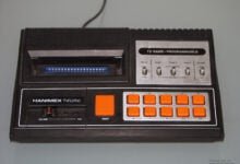 Hanimex TVG 070C : Une console de jeu vintage 4 Hanimex TVG 070C, console de jeu, jeux vidéo rétro, collection de consoles, histoire du jeu vidéo