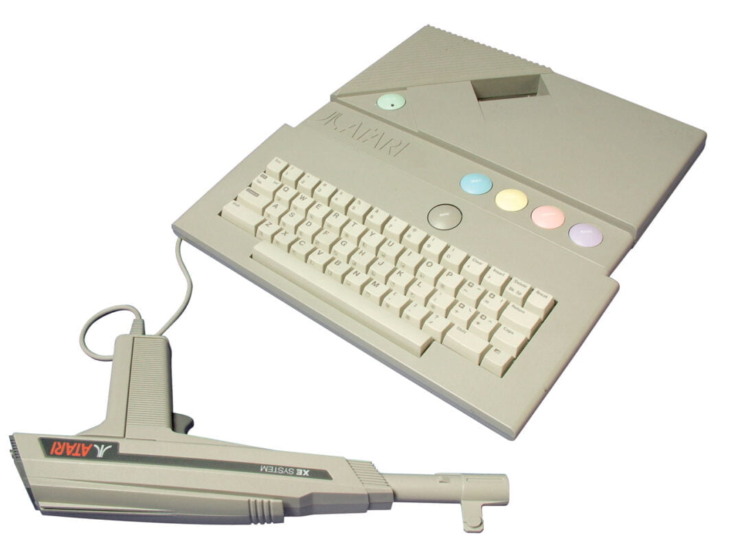 Atari XEGS: Le Guide Ultime Pour les Fans Atari XEGS, joystick, clavier, jeux, exclusifs, console, ordinateur